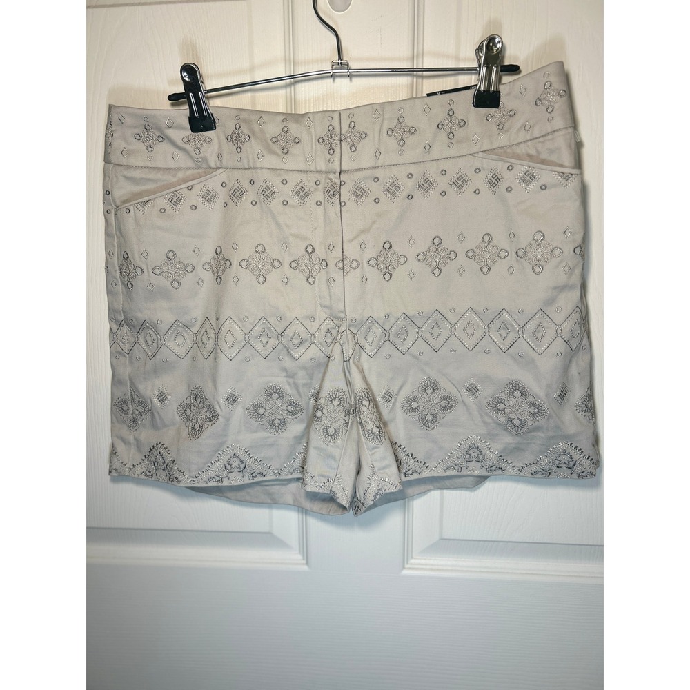 White House Black Market Shorts 5" Size 8 Feather Gray Silver Embroidered NWT